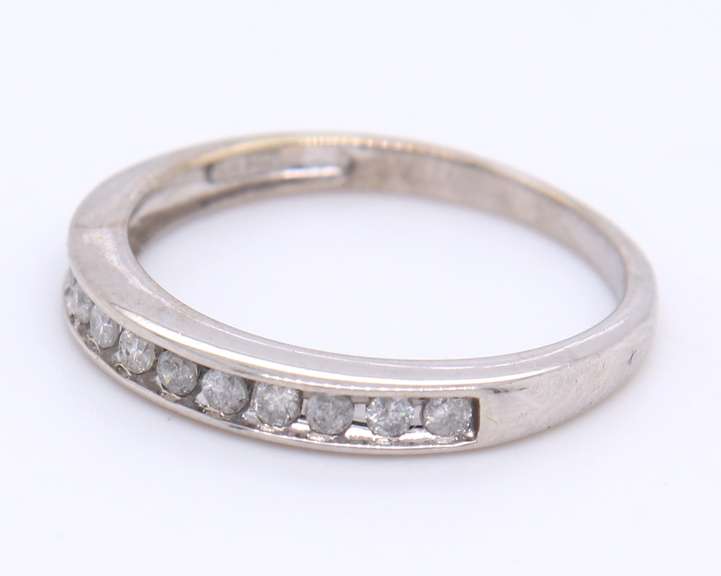 14KT White Gold Dimond Band