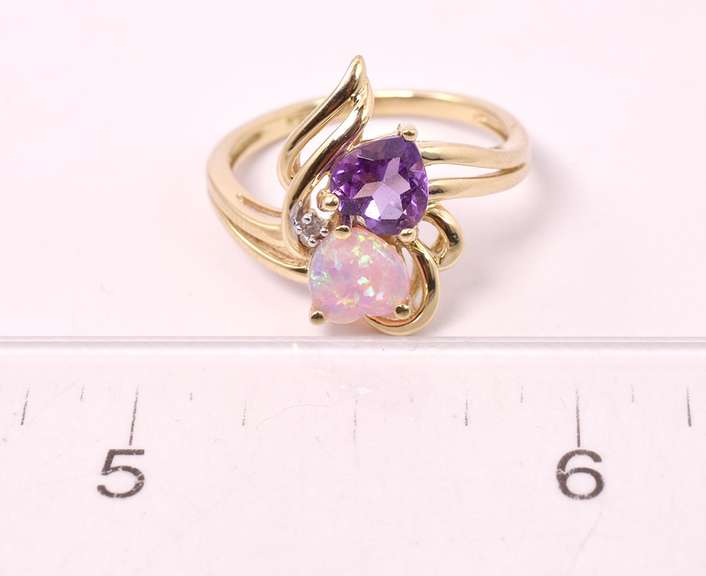 Lovely Opal & Amethyst Ring in Gold