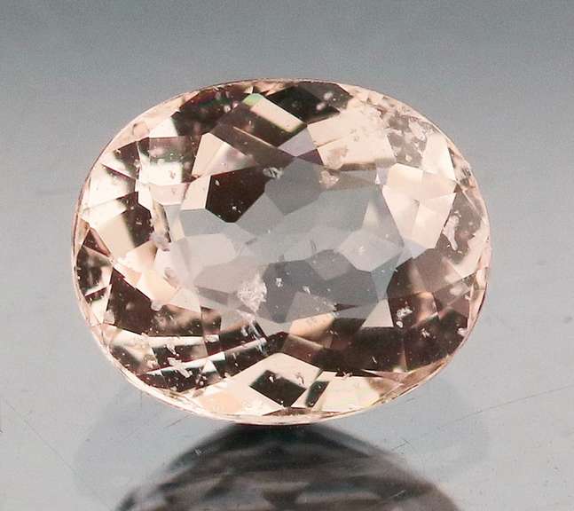 Elegant 1.25ct peach pink Morganite