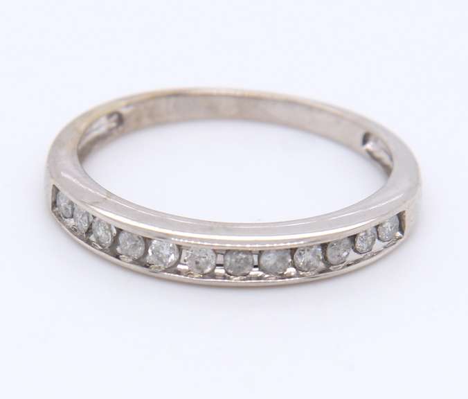 14KT White Gold Dimond Band