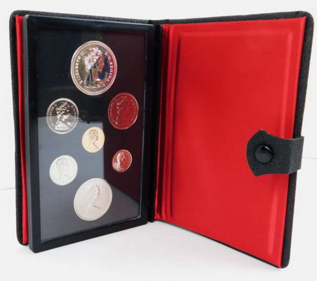 1976 Royal Canadian Mint Coin Set with Silver Dollar