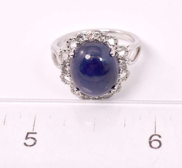 Captivating 8.65CTS Cabochon-Cut Star Sapphire & 0.39CTW Diamond Ring in Sterling Silver