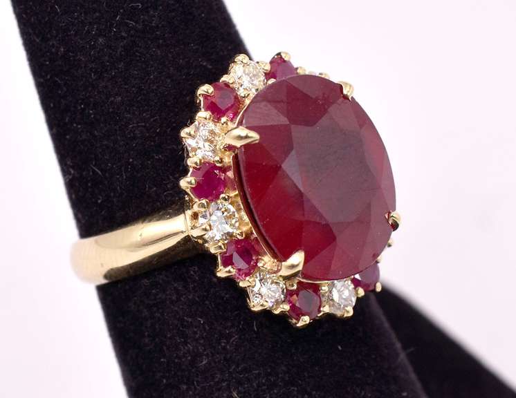 Ravishing Approx. 11.25CTW Ruby and 0.66CTW Diamond Ring in 14K Yellow Gold