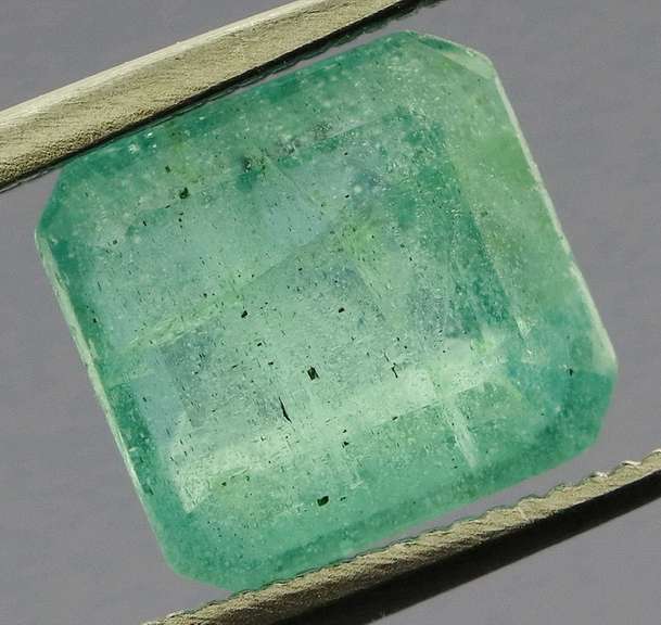 Outstanding color! 2.08ct vivid green Colombian Emerald