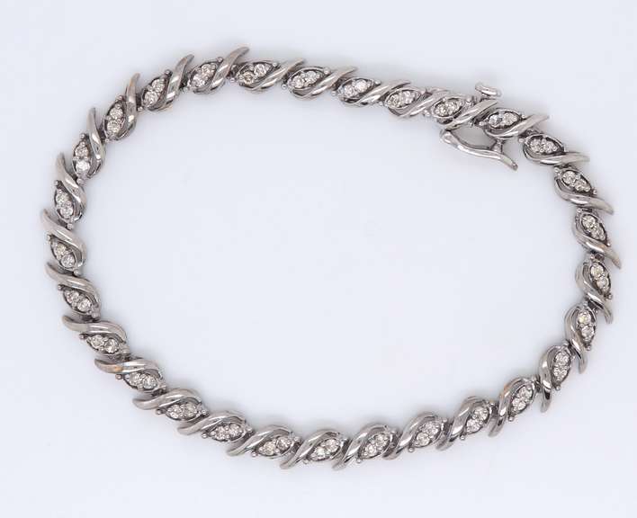 Powerful White Gold 1.15ctw Diamond Wave Barcelet