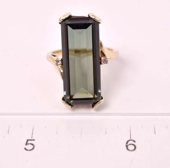 Gorgeous Green Gemstone Ring in Yellow Gold