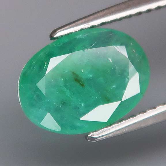 Vibrant color! 2.09ct rich green Colombian Emerald