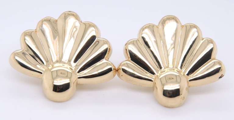 Charming Yellow Gold Fan Earrings