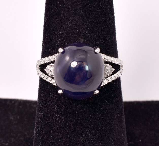 Captivating 9.27CTS Cabochon-Cut Star Sapphire & 0.11CTW Diamond Ring in Sterling Silver