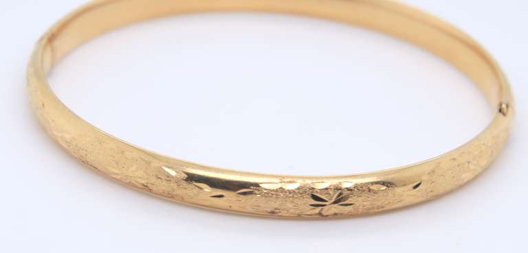 14KT Yellow Gold Star Carved Bangle