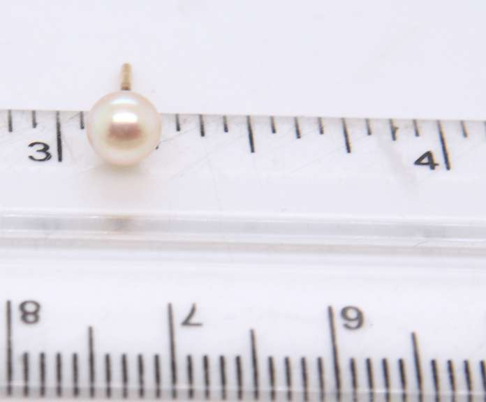 Nice Yellow Gold 5mm Pearl Stud Earrings