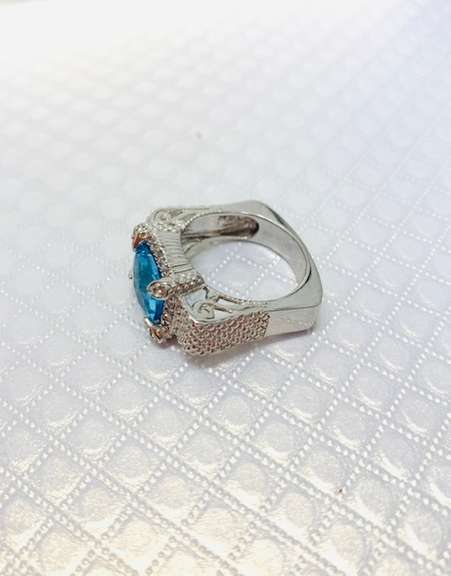 Designer Vintage Ring in Blue Topaz