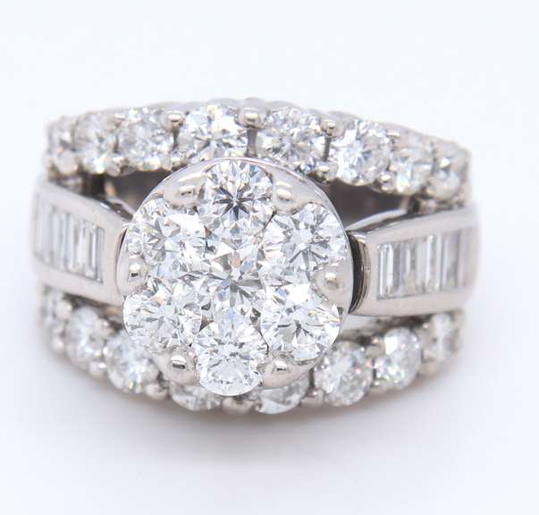 Magnificent White Gold 4ctw Cluster Diamond Ring