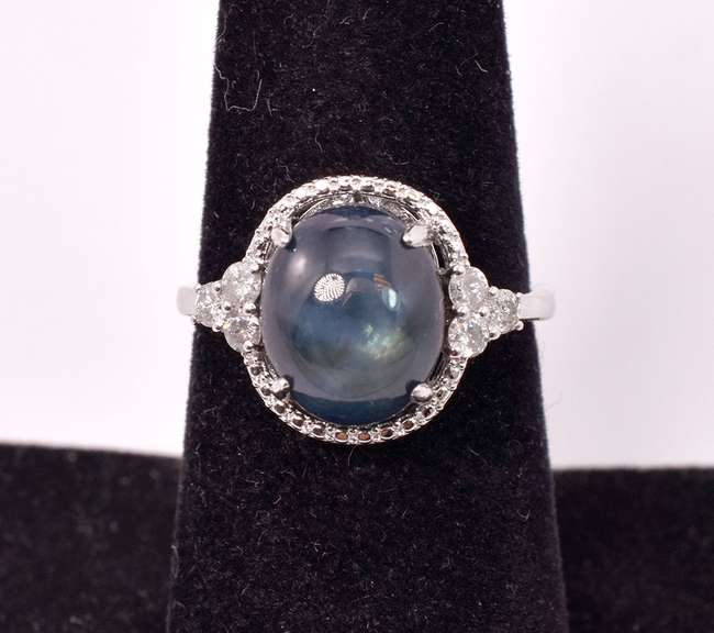 Beautiful 5.96CTS Cabochon-Cut Star Sapphire and 0.29CTW Diamond Ring in Sterling Silver
