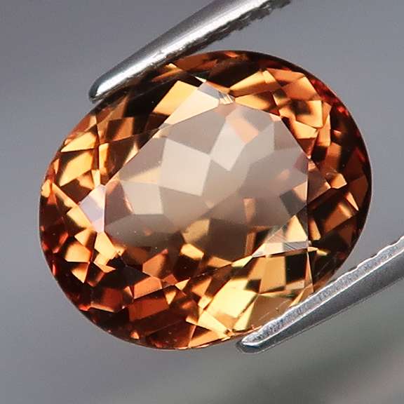 Amazing 6.77ct amber Imperial Topaz