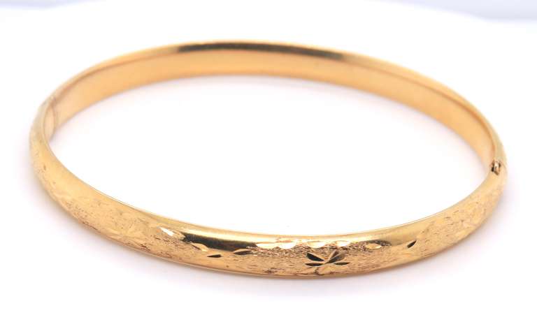 14KT Yellow Gold Star Carved Bangle