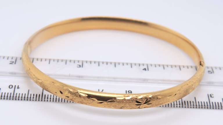 14KT Yellow Gold Star Carved Bangle