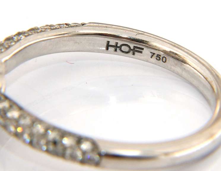 Incredible 18kt White Gold Princess Diamond Halo Engagment Ring