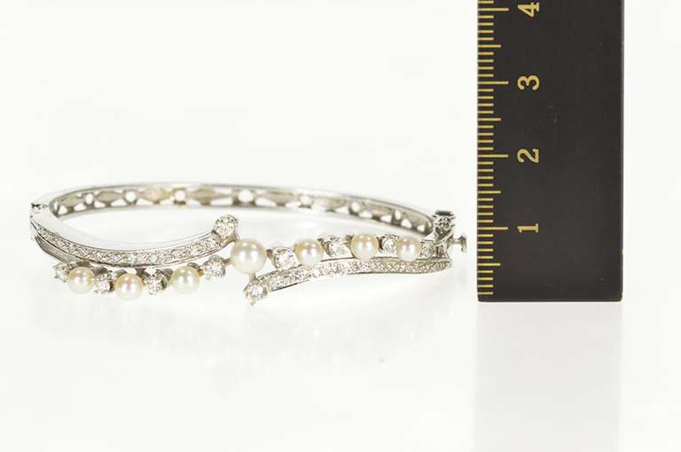 14K White Gold 0.78 Ctw Classic Diamond Pearl Bypass Bangle Bracelet