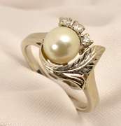 Estate White Gold Pearl & Diamond Ring