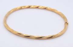14KT Yellow Gold Twisted Design Oval Bangle