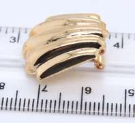 Handsome Yellow Gold Scalloped Shell Clip on Earrings