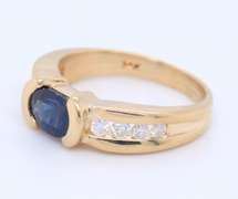 Attractive Yellow Gold oval Sapp & Channel Set Diamond Side Ring
