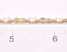 Precious Opal Bracelt in Yellow Gold