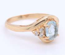 Wonderful Aquamarine and Diamond Yellow Gold Ring