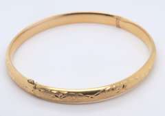 14KT Yellow Gold Star Carved Bangle