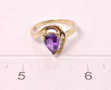 Teardrop Amethyst Ring in Yellow Gold