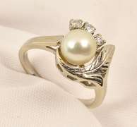 Estate White Gold Pearl & Diamond Ring