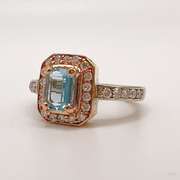 Beautiful 14kt Gold, Aquamarine, & Diamond Cocktail Ring