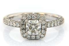 Incredible 18kt White Gold Princess Diamond Halo Engagment Ring
