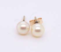 Nice Yellow Gold 5mm Pearl Stud Earrings
