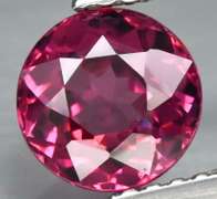 Glittering violet pink 1.54ct Rhodolite Garnet solitaire