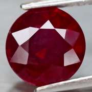 Captivating! Blood red 1.98ct Ruby solitaire