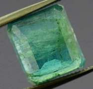Top green! UNHEATED! 2.50ct Colombian Emerald
