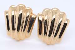 Handsome Yellow Gold Scalloped Shell Clip on Earrings