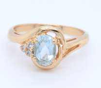 Wonderful Aquamarine and Diamond Yellow Gold Ring