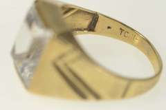 14K Yellow Gold Retro Emerald Cut CZ Grooved Graduated Ring