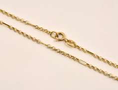 Practical Stylized Cable Link Necklace