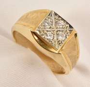 Nicely Designed Man's Diamond Ring