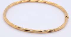 14KT Yellow Gold Twisted Design Oval Bangle