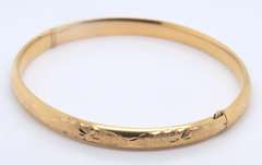 14KT Yellow Gold Star Carved Bangle