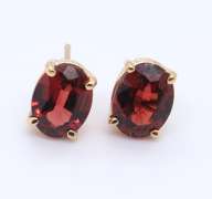 Beautiful Yellow Gold oval Garnet Stud Earrings