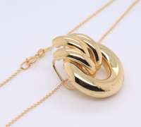 Charming 18kt Knotted Pendant on Chain