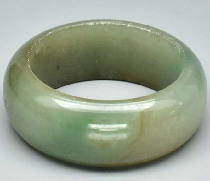 Stunning all natural 30.80ct Jadite Jade ring