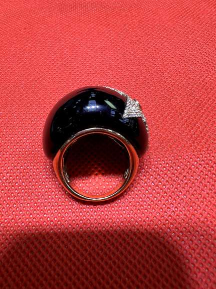 LADIES 18K YELLOW GOLD AND BLACK ONYX RING