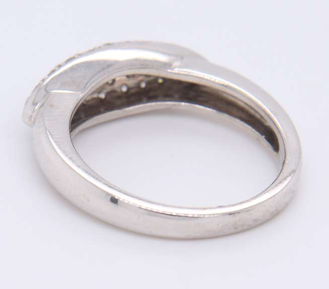 Gorgeous White Gold Diamond Band